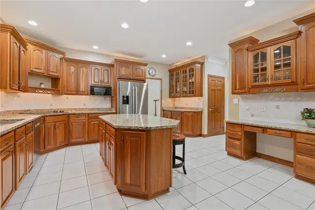 165 Wedgewood Drive gallery image 5