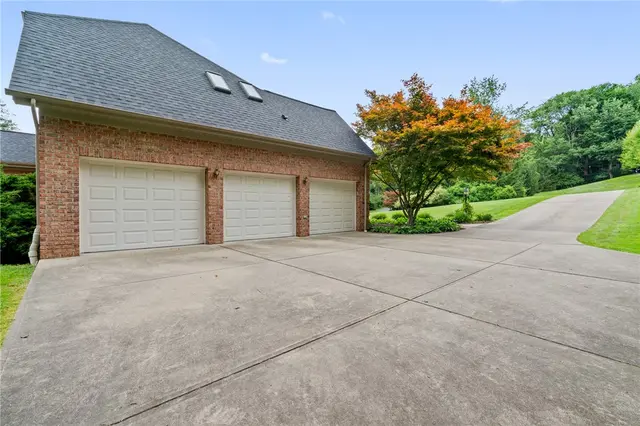 165 Wedgewood Drive gallery image 11