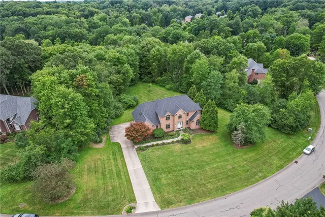 165 Wedgewood Drive gallery image 15