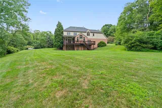 165 Wedgewood Drive gallery image 18