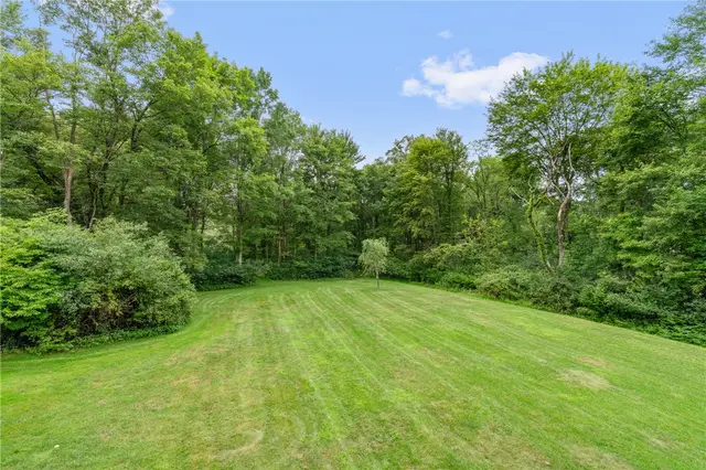 165 Wedgewood Drive gallery image 20