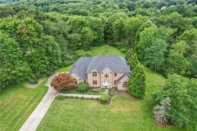 165 Wedgewood Drive gallery image 21