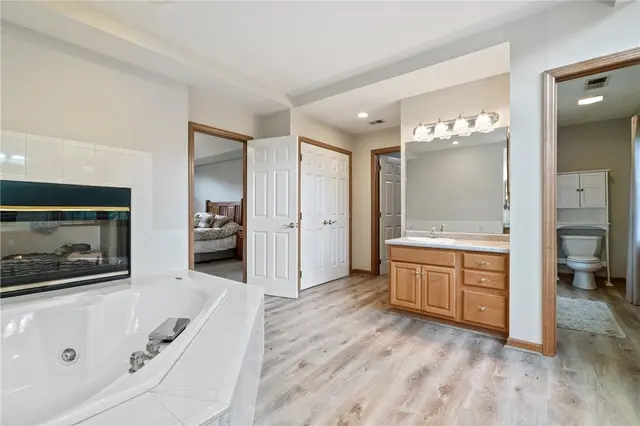 165 Wedgewood Drive gallery image 23