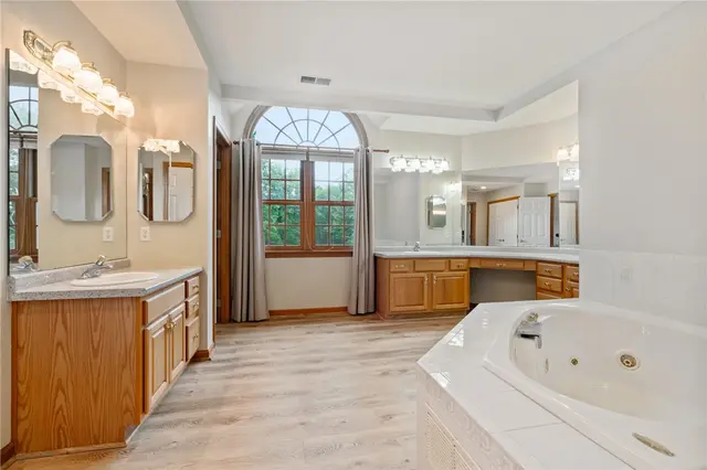 165 Wedgewood Drive gallery image 25