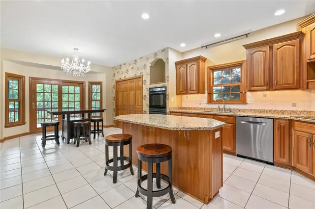 165 Wedgewood Drive gallery image 45