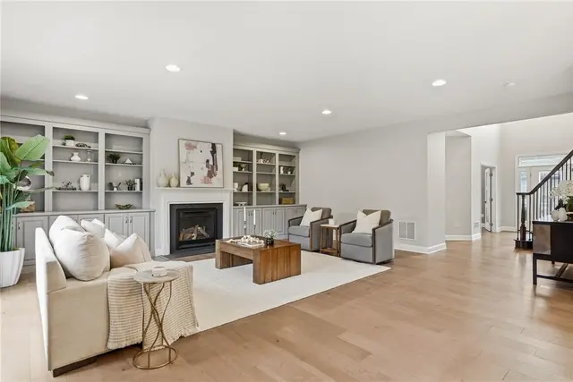 1659 Blackburn Heights Drive gallery image 4