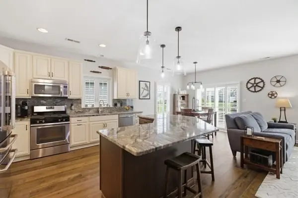 167 Independence WAY gallery image 17