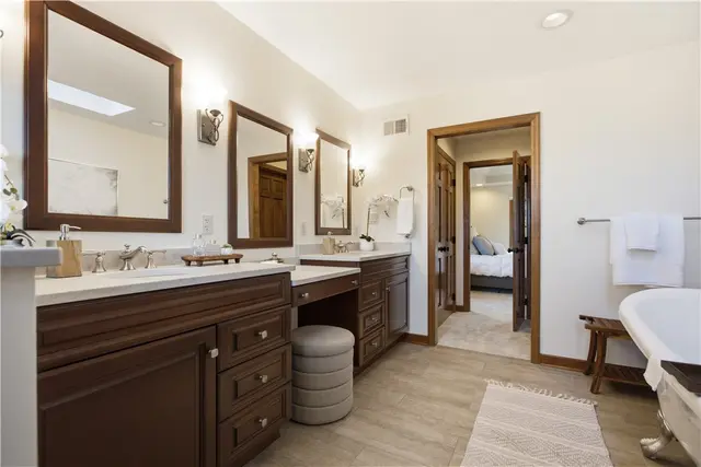 1689 Sturbridge Dr gallery image 6