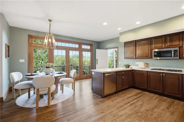 1689 Sturbridge Dr gallery image 7