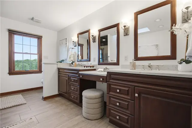 1689 Sturbridge Dr gallery image 10