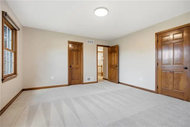1689 Sturbridge Dr gallery image 11