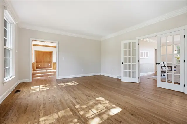 1689 Sturbridge Dr gallery image 13