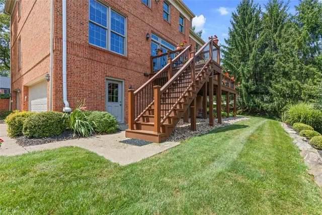 1689 Sturbridge Dr gallery image 15