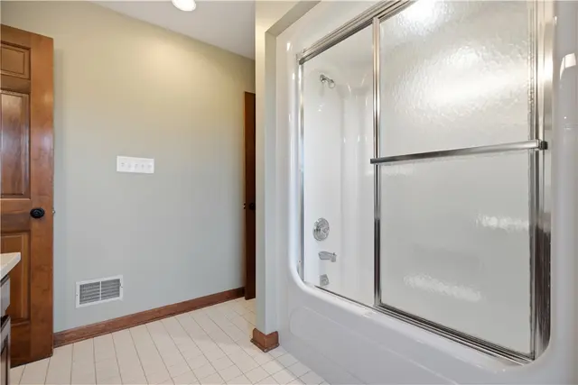 1689 Sturbridge Dr gallery image 19