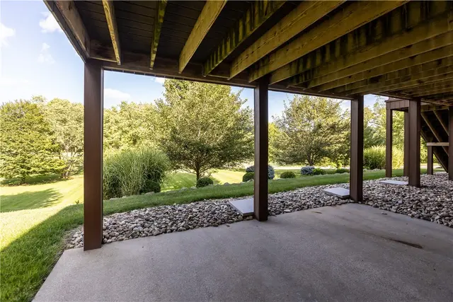 1689 Sturbridge Dr gallery image 20