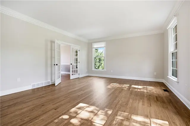 1689 Sturbridge Dr gallery image 22