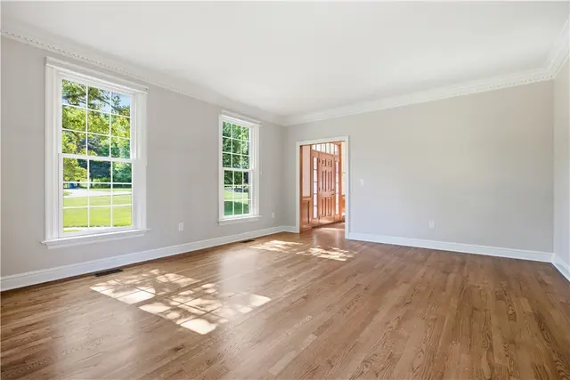 1689 Sturbridge Dr gallery image 23