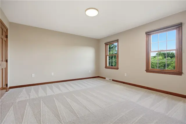 1689 Sturbridge Dr gallery image 24