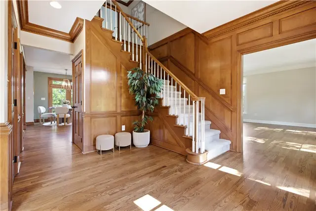 1689 Sturbridge Dr gallery image 26