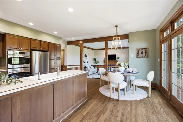 1689 Sturbridge Dr gallery image 29