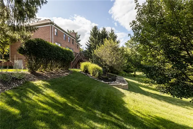 1689 Sturbridge Dr gallery image 31