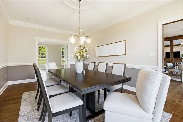 1689 Sturbridge Dr gallery image 34