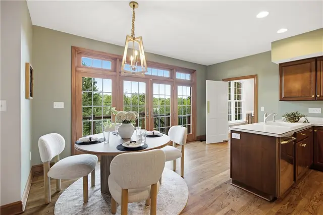 1689 Sturbridge Dr gallery image 35