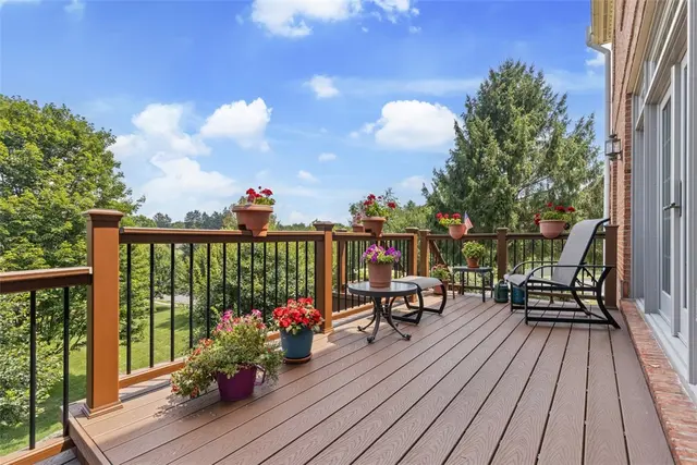 1689 Sturbridge Dr gallery image 36