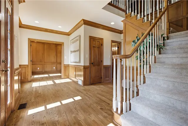 1689 Sturbridge Dr gallery image 38
