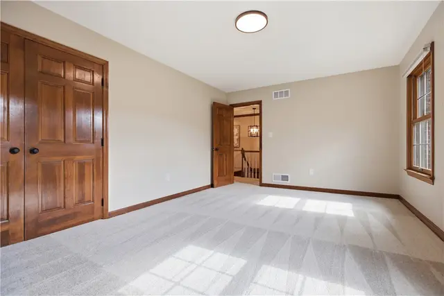 1689 Sturbridge Dr gallery image 41