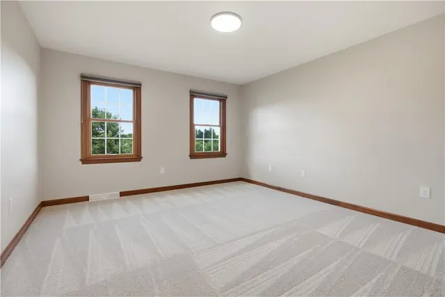 1689 Sturbridge Dr gallery image 45