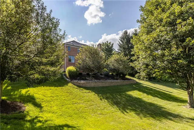 1689 Sturbridge Dr gallery image 49