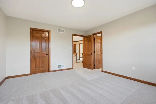 1689 Sturbridge Dr gallery image 51