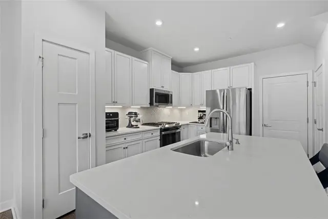 169 Dana Drive gallery image 6