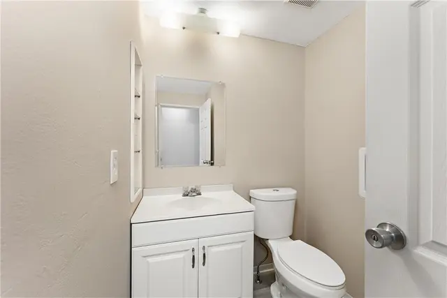 17 Maple Court gallery image 4