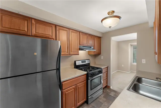 17 Maple Court gallery image 5