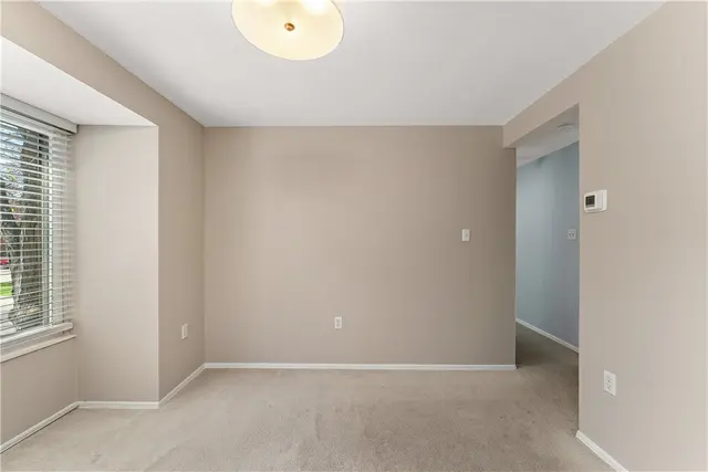 17 Maple Court gallery image 9