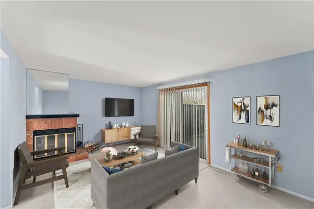 17 Maple Court gallery image 16