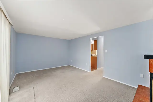 17 Maple Court gallery image 17