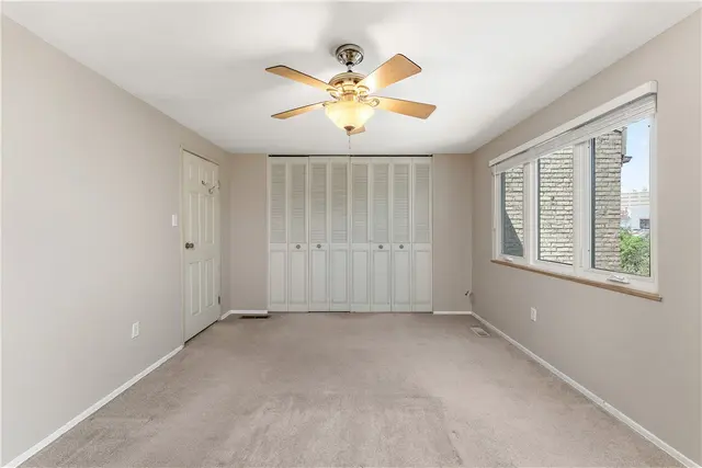17 Maple Court gallery image 18