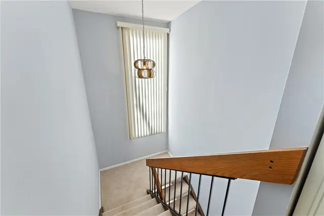 17 Maple Court gallery image 19