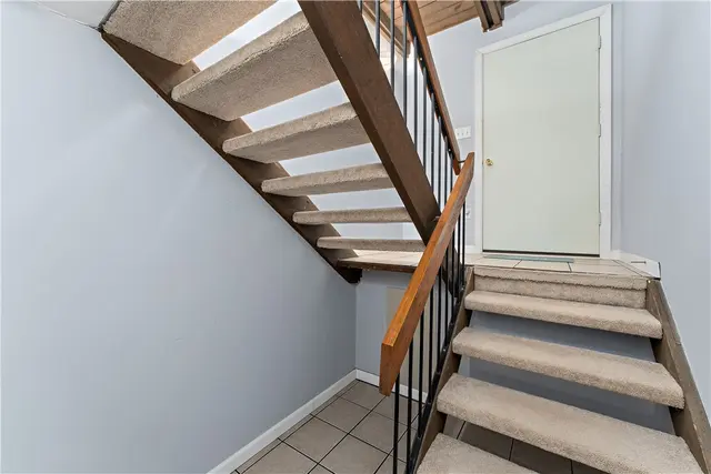 17 Maple Court gallery image 21