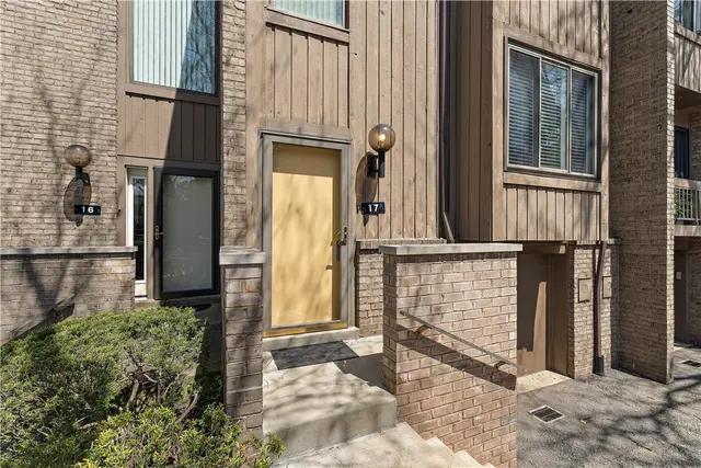 17 Maple Court