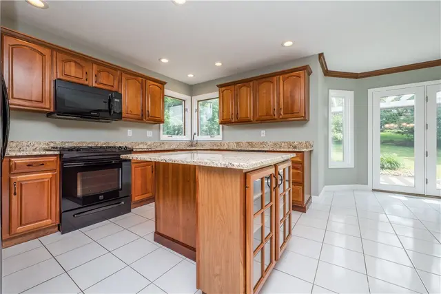 170 Pinehurst Dr gallery image 28