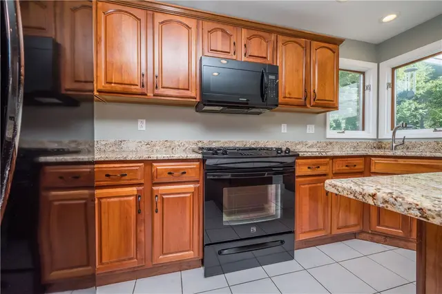 170 Pinehurst Dr gallery image 29