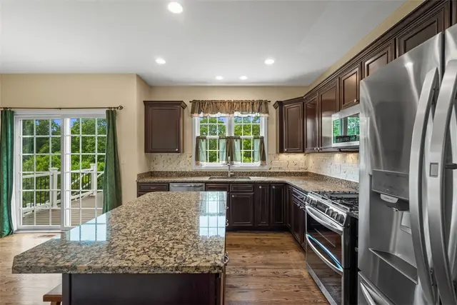 1702 S Hawthorn Ct gallery image 17
