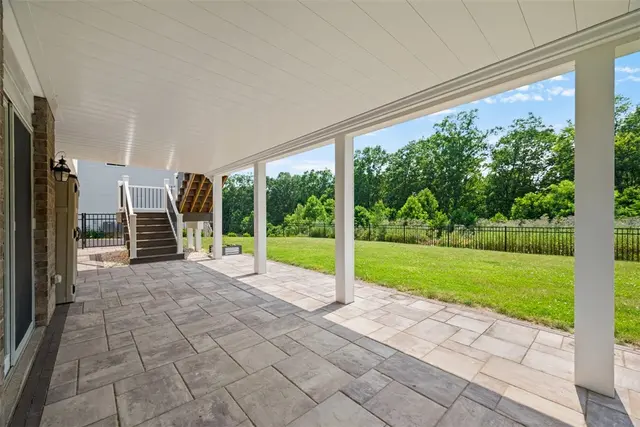1702 S Hawthorn Ct gallery image 24