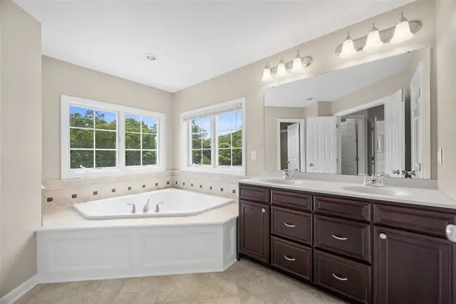 1702 S Hawthorn Ct gallery image 28