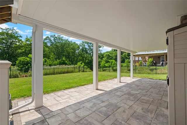 1702 S Hawthorn Ct gallery image 29