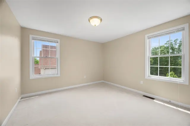 1702 S Hawthorn Ct gallery image 35